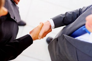 Mateos y Ruger almacén de materiales de construcción y promociones inmobiliarias en La Luisiana